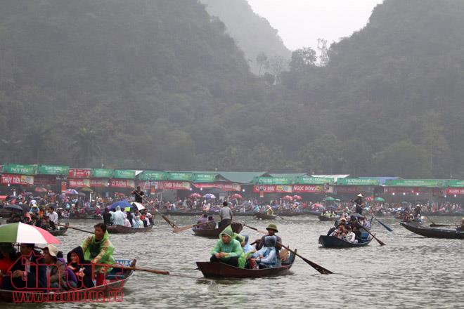 Hàng vạn người trẩy hội Chùa Hương ảnh 5